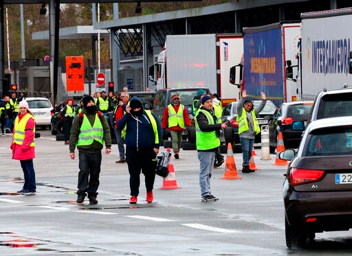 Yellow Vest Protesters Still Block French Traffic Circles