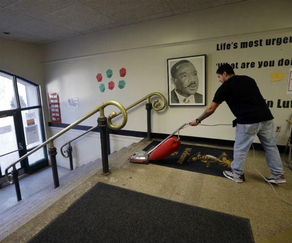 Both GOP and Dems at Fault for Failing Schools, Govt 