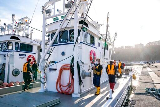 Child's Body Found after Tour Boat Sank in Japan's Far North
