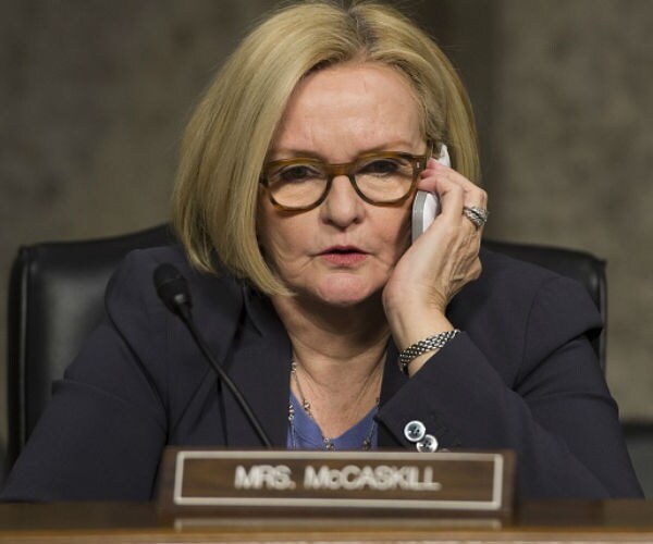 Report: Sen. McCaskill Praises Kamala Harris as 'Leader' on Immigration