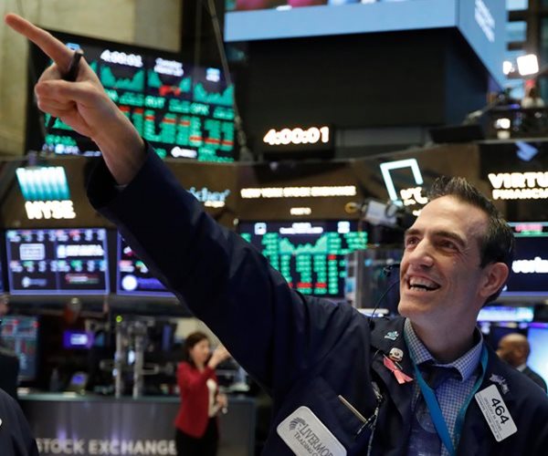 Equity Fund Inflows Surge on Inflation, Trade Triumphs