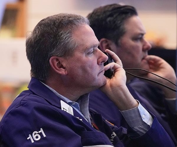 S&P 500, Nasdaq Futures Inch Lower After AI-Driven Rally