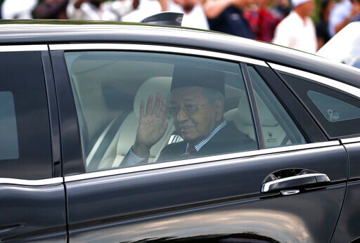 Race to Form Malaysian Gov't Heats Up, Eyes on Mahathir