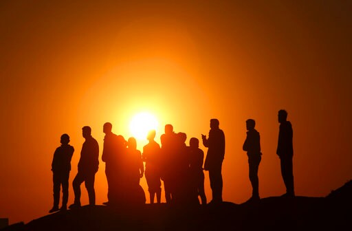 Israeli Warplanes Hit Targets in Gaza Strip after Rockets