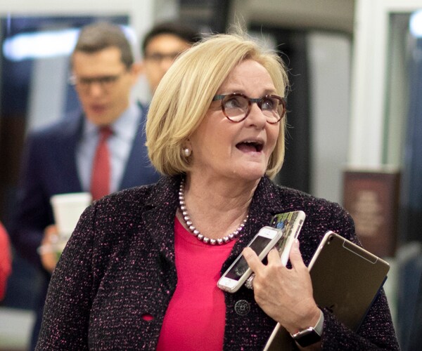 Joe Manchin's Heimlich Saves a Choking Claire McCaskill