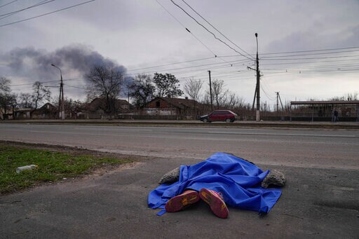 Besieged Ukraine City of Mariupol Buries Dead in Mass Grave