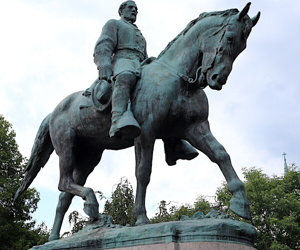 A statue of Robert E. Lee in Emancipation Park in Charlottesville, Virginia