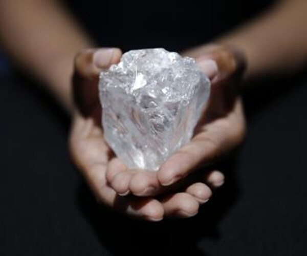 Diamond Group De Beers Buys Retail Partner LVMH