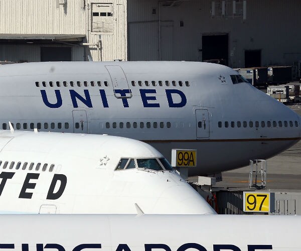 United CEO Munoz Will Not Chair Board in 2018 Following Passenger Removal