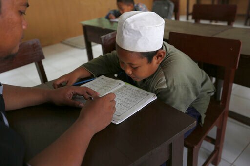 Ex-bombmaker, Bali Bomb Widow Forge Friendship, Seek Peace