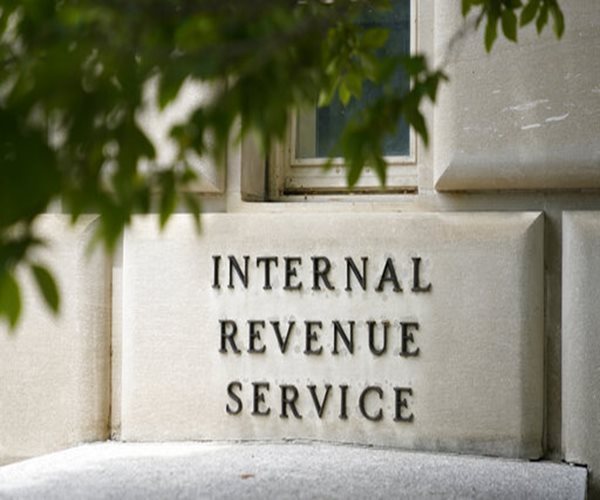 IRS Urges Special Refund Recipients to Delay Filing