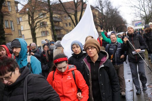 Peace Activists Set out for Syria from Berlin  on Foot