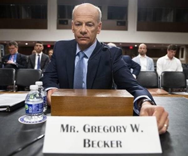 Senators Grill Failed Bank Execs on CEO Pay, Risk