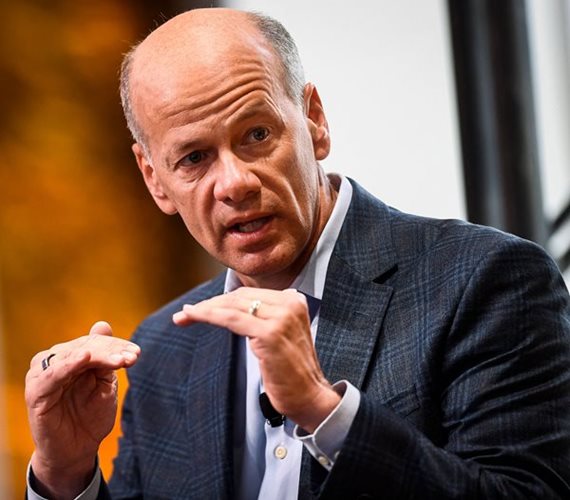 Ex-SVB Chief Blames Interest Rate Hikes, Social Media