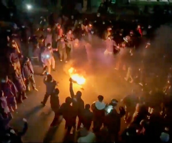 Iran Campus Protests Persist as US Threat Looms