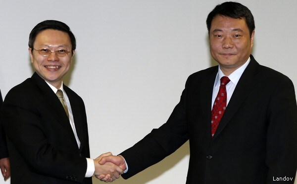 China, Taiwan Hold Historic Talks in Nanjing