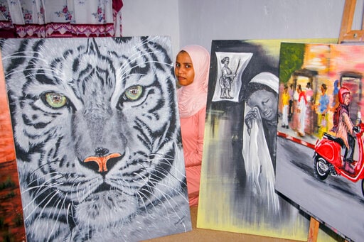 In Somalia, a Rare Female Artist Promotes Images of  Peace