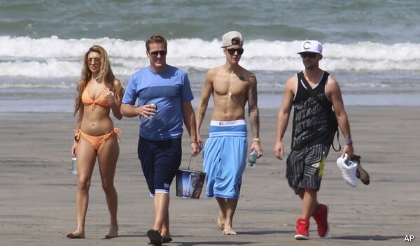 Bieber Relaxing in Panama after Florida Scrape