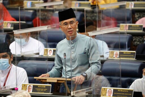 Malaysia to Raise 2021 Spending to Counter Virus Impact