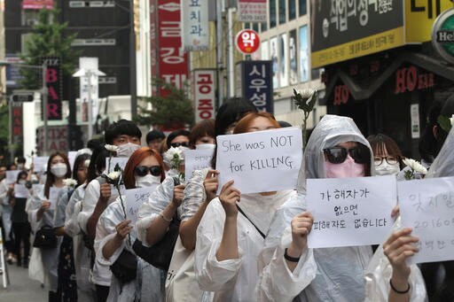 South Koreans March to Protest Woman's Stabbing Death
