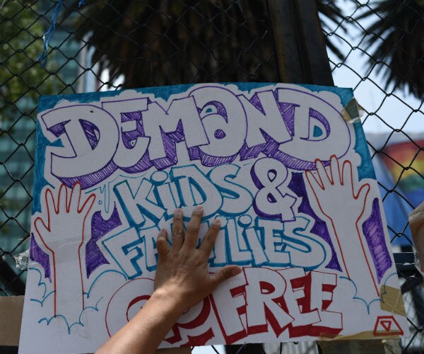 Judge Says US Must Reunite Migrant Families or Face Penalties