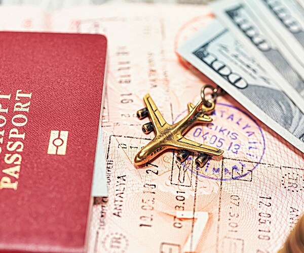 US Airlines Burn Through $10 Billion a Month as Traffic Plummets