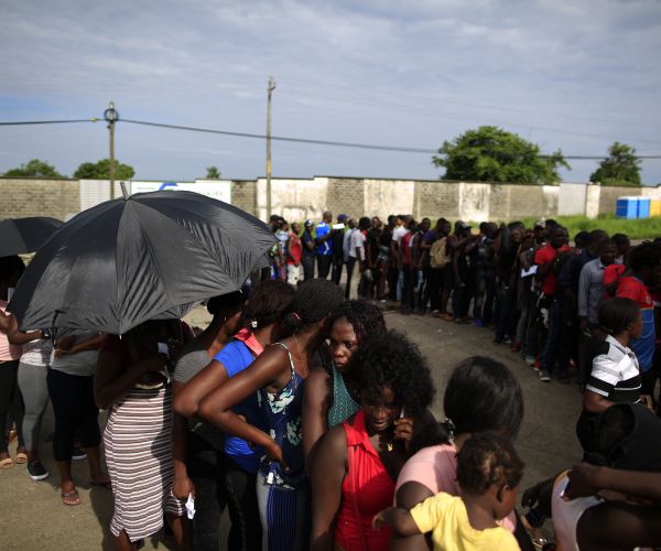 Haitian Migrants Flood to US Border