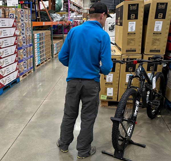 Consumers' Confidence Dips But Spending Carries on