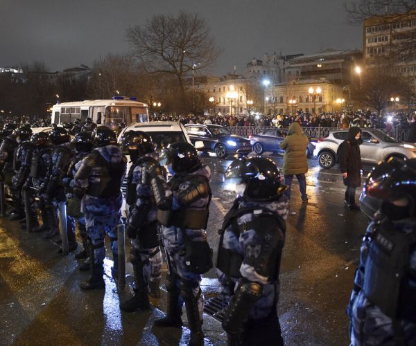 2,100 Arrested at Protests Demanding Navalny's Release