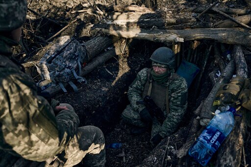 Ukrainian Military Vows to Hold Bakhmut as Russians Close in
