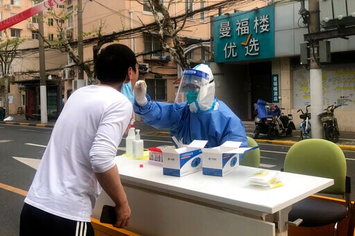 Shanghai Discharges Thousands of Patients, Boosts Supplies