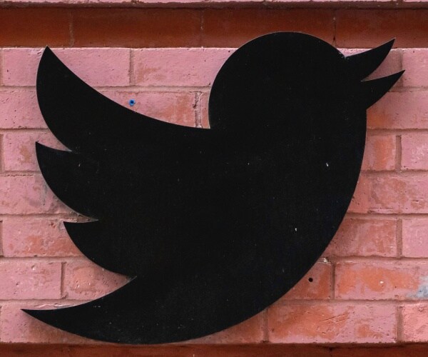 Twitter Freezes Hiring, Rescinds Job Offers as Two Executives Are Ousted 