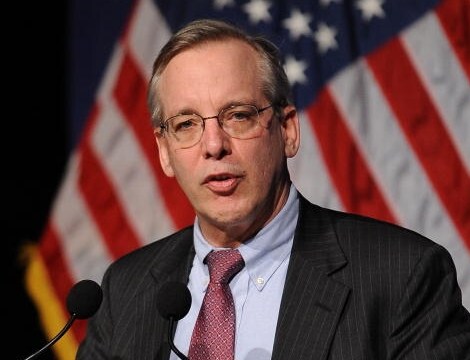 Fed's Dudley Urges Caution on Rate Hikes, Cites Risks to US
