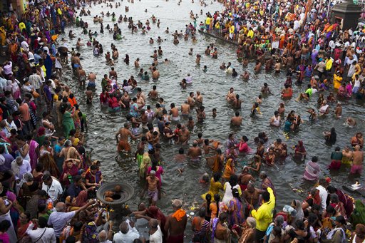 AP PHOTOS: Thousands Bathe at Riverside Festival in India