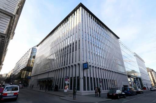 Non-OPEC Oil Producers to Cut Output 558,000 Barrels a Day