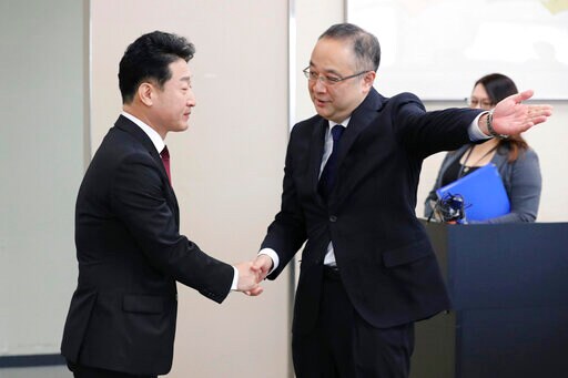 Japan Eases Export Controls against SKorea Ahead of Summit