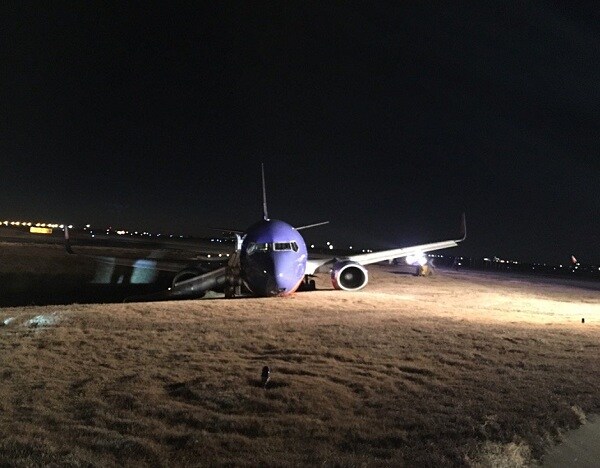 Nashville Plane Runway Skid Injures 8 Passengers