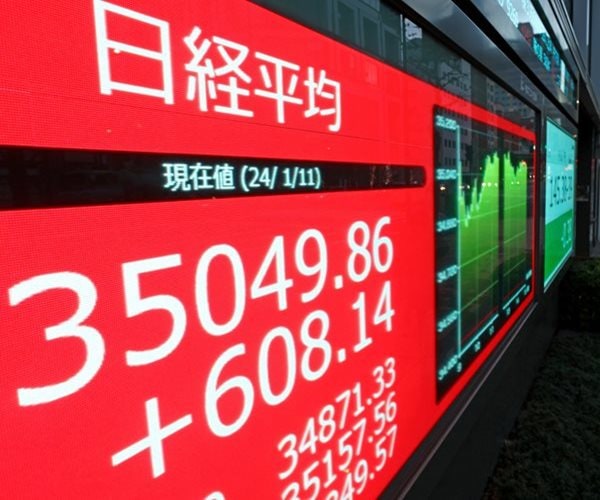Japan's Nikkei Breaks 35,000 for 1st Time in 34 Years