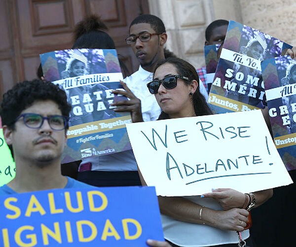 Politico: Dreamers' Applications Being Processed Normally 