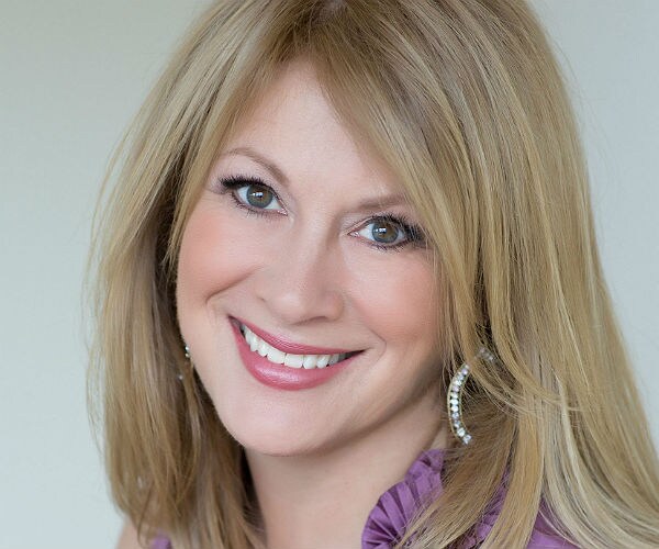 Former Mitt Romney Aide Eyes Challenge to Elizabeth Warren