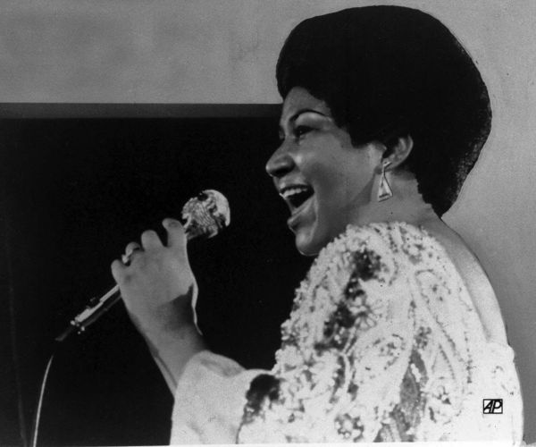 Celebrities, Politicians Salute Queen of Soul: We LOVE You Aretha!