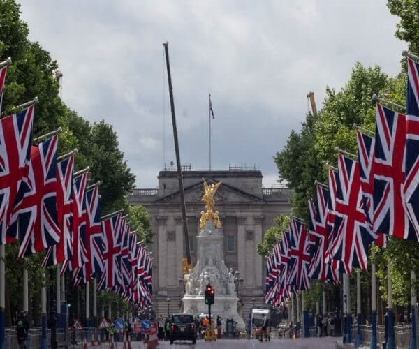Booze, Burgers and Bunting - UK Supermarkets Get Platinum Jubilee Boost