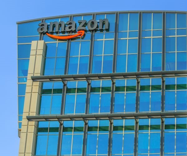 Amazon Closes Dozens of US Warehouses
