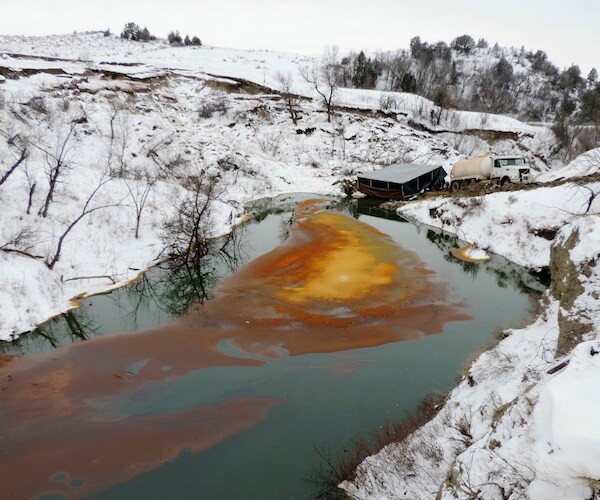 Dakota Access Pipeline Leaked 84 Gallons of Oil in April