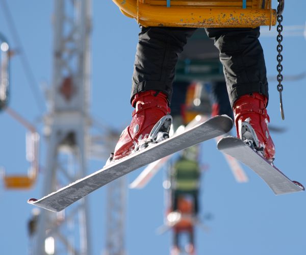 Slackliner Ski Lift Rescue: Man Saves Friend Dangling Unconscious
