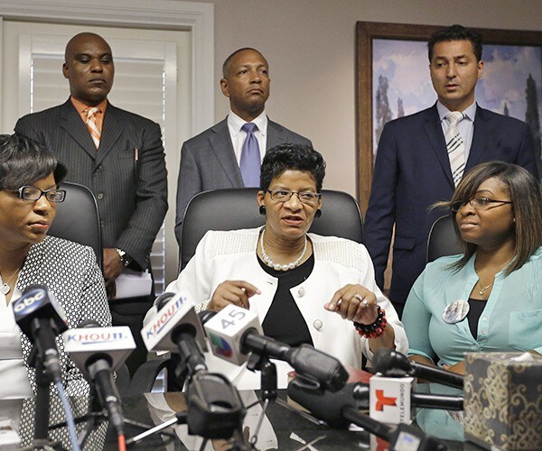 Sandra Bland's Family Sues State Trooper, Wants Answers