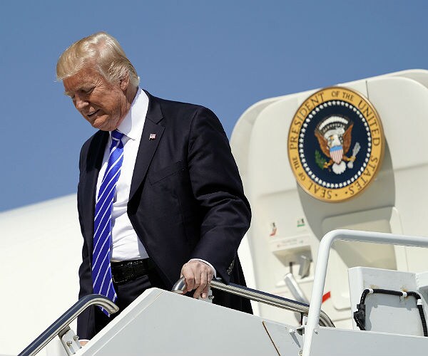 Trump Will Head to Camp David With Full Cabinet