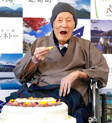 Oldest Man Likes Soaking in Japan Hot Springs, Eating Sweets