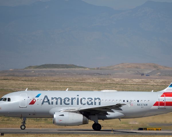 American Airlines Follows Southwest in Warning of Hit From Virus Variant