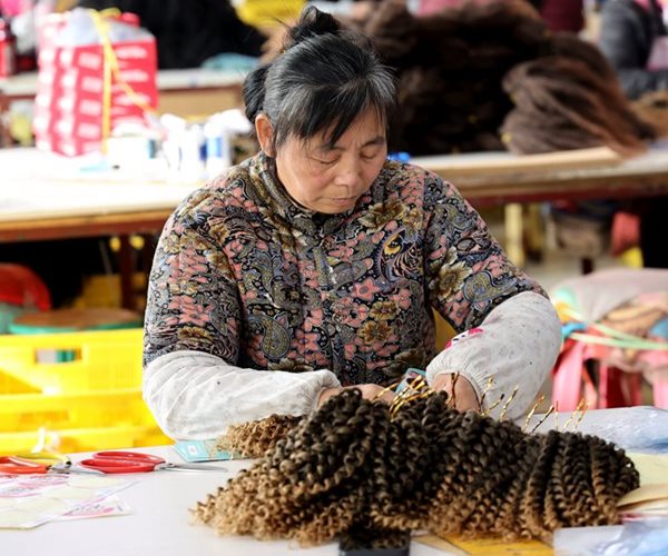 Tariff Rollercoaster Prompts Chinese Exporters to 'Give Up' on US